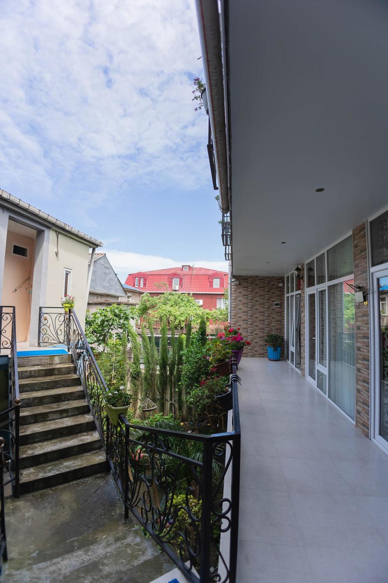 Guest House Ocean Force Batumi Luaran gambar